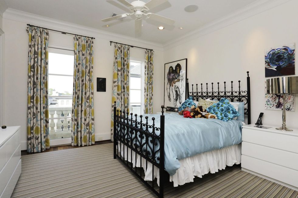 On the Market 1729 Sunset Blvd. October 2014 fourth-floor bedroom