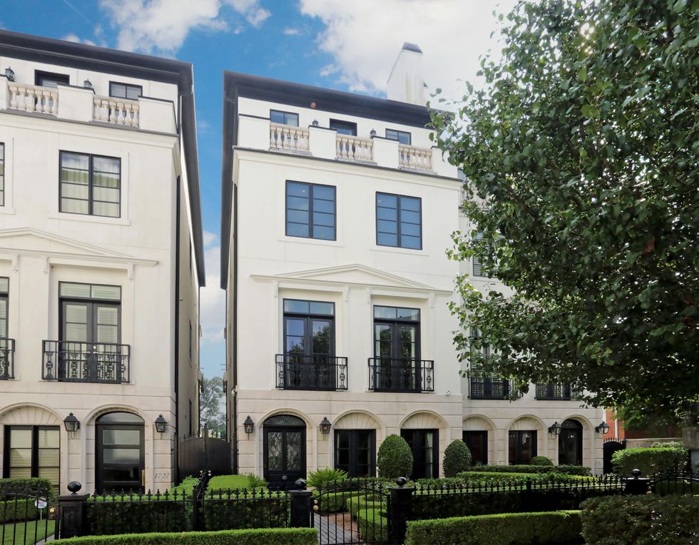 On the Market 1729 Sunset Blvd. October 2014 front exterior day