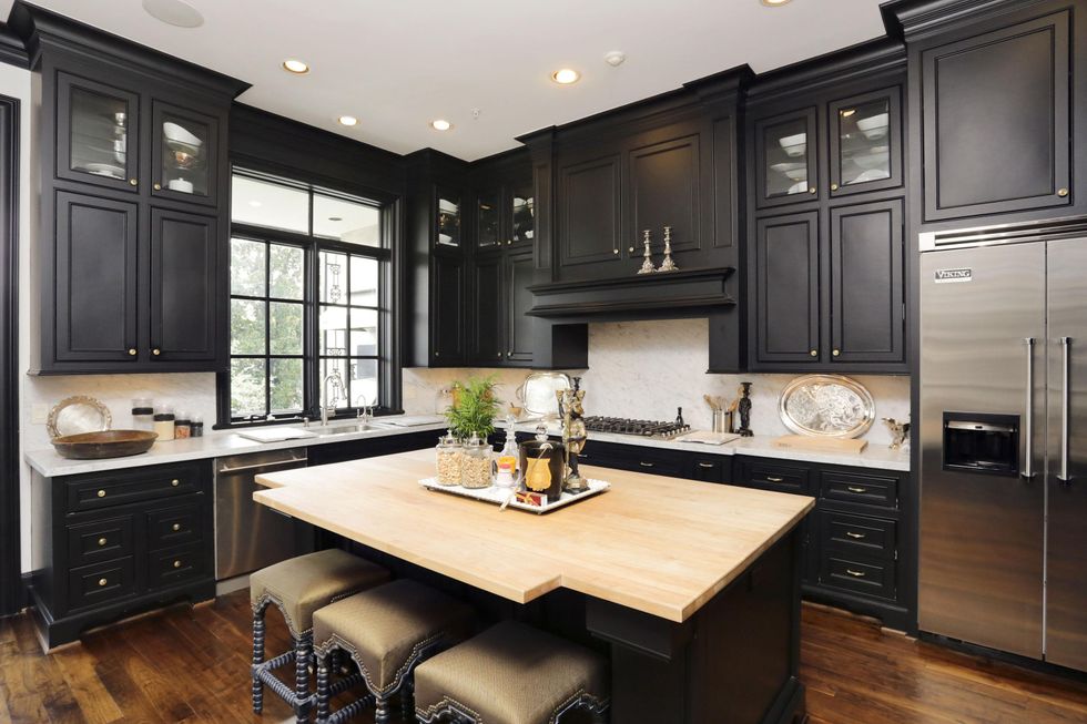 On the Market 1729 Sunset Blvd. October 2014 kitchen