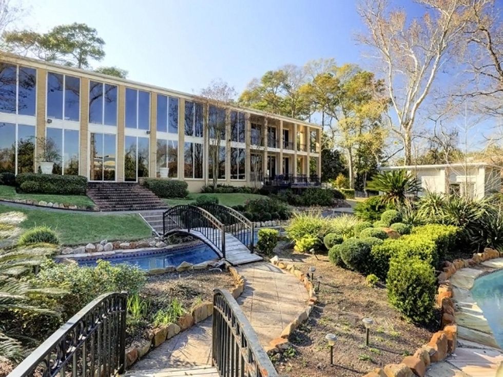 On the Market 20 Farnham Park Dr. February 2015