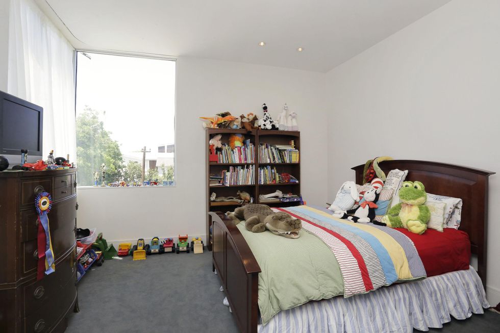 On the Market 2106 Crocker Fulton Davenport house August 2014 bed 6