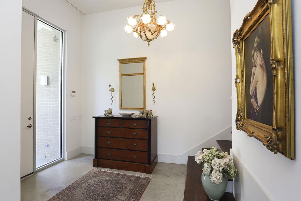 On the Market 2106 Crocker Fulton Davenport house August 2014 foyer