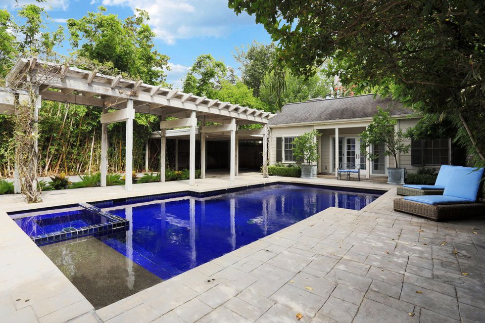 On the Market 2107 Looscan September 2014 pool area