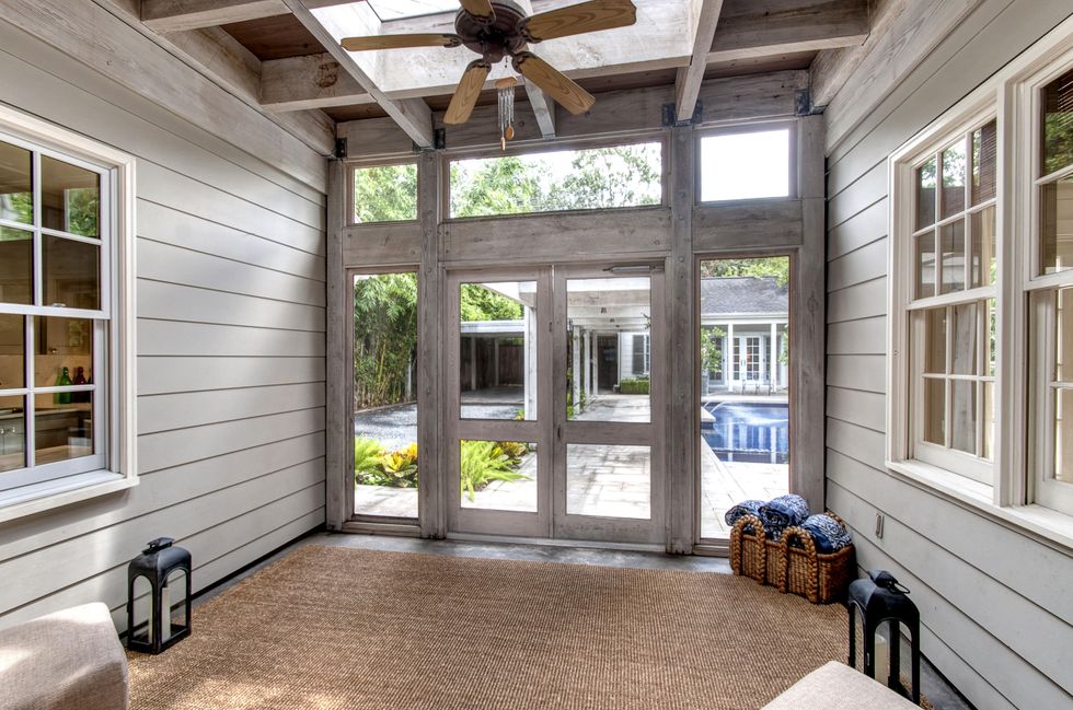 On the Market 2107 Looscan September 2014 room