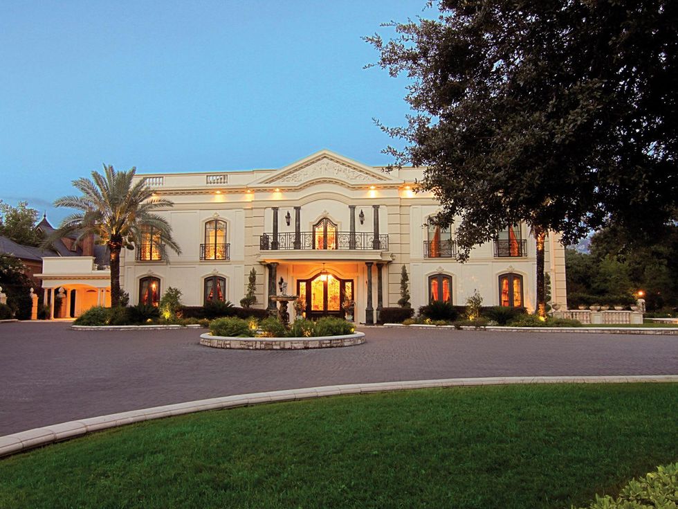 On the Market 2115 River Oaks Blvd. August 2014