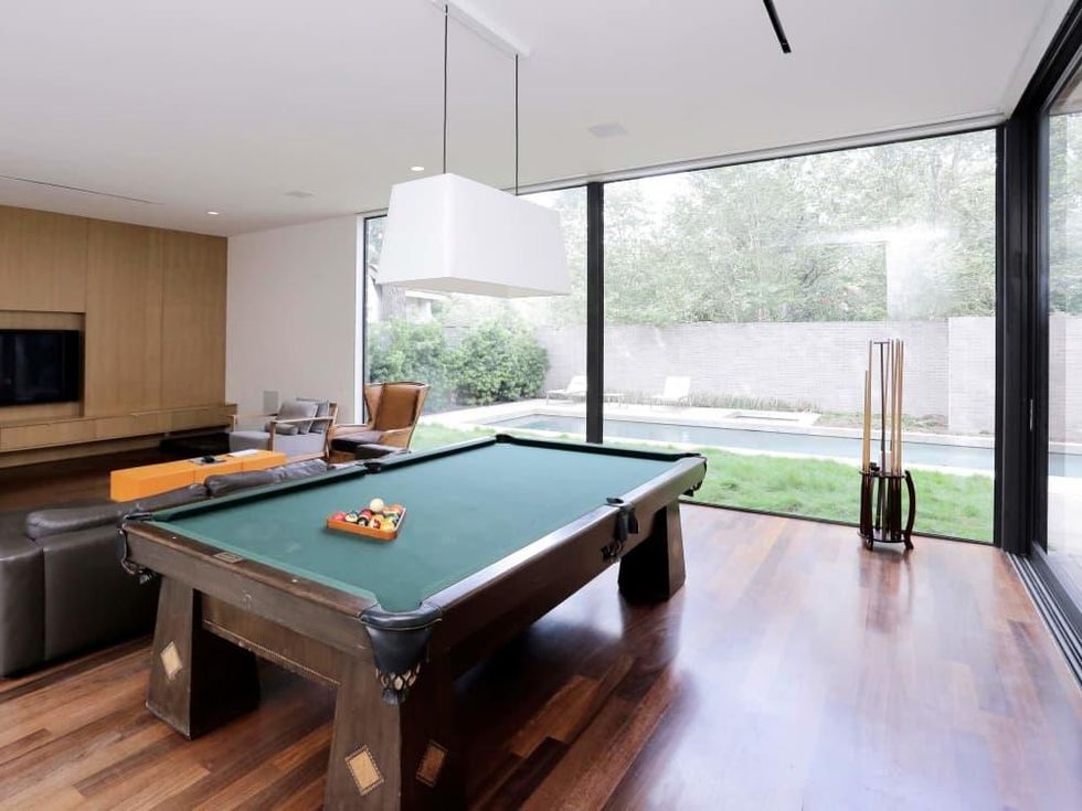 On the Market, 2115 Wroxton, den