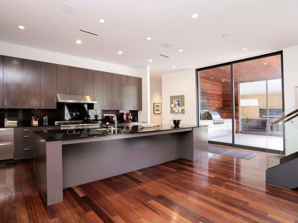 On the Market, 2115 Wroxton, kitchen