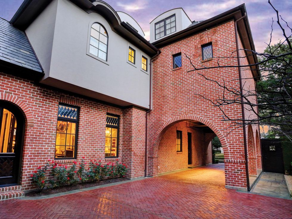 On the Market 2216 Chilton Road January 2015 carport