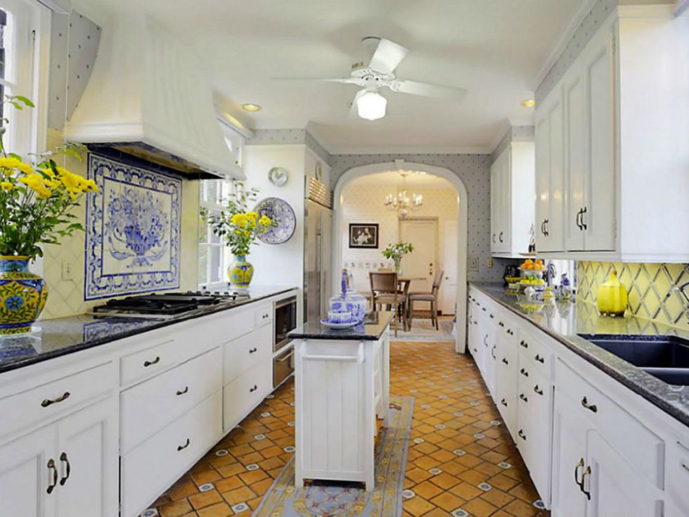 On the Market 3 Remington Lane John Staub kitchen