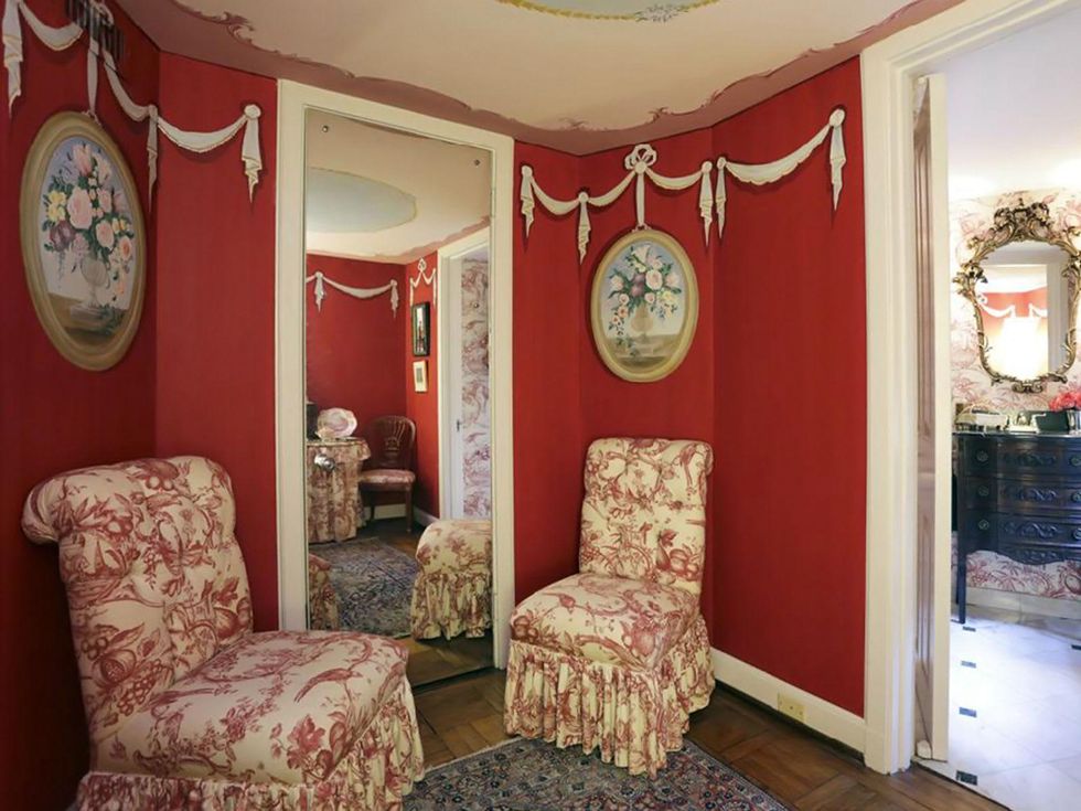 On the Market 3 Remington Lane John Staub powder rooms