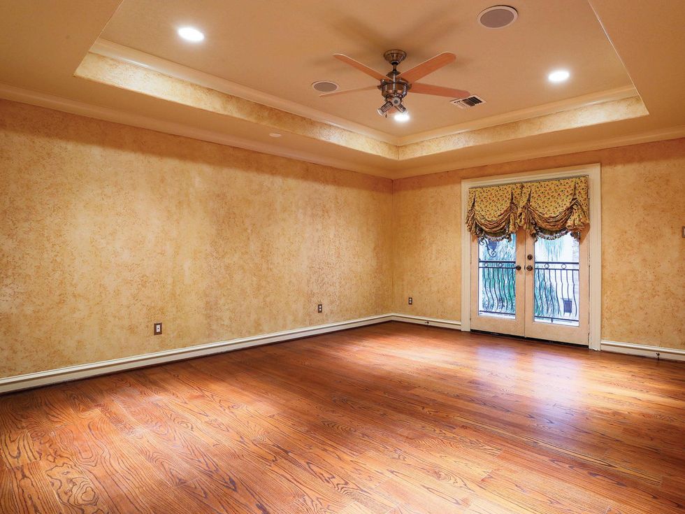 On the Market 4501 Magnolia St. in Bellaire master bedroom