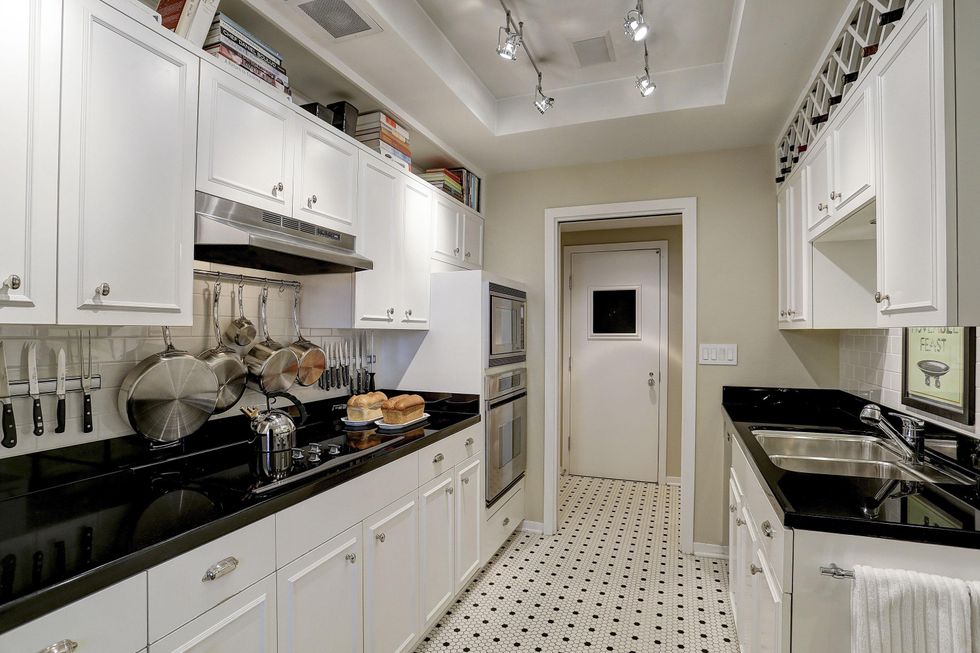 On the Market 5100 San Felipe No. 76E Four Leaf Towers April 2015