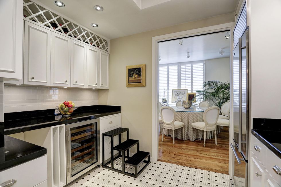 On the Market 5100 San Felipe No. 76E Four Leaf Towers April 2015