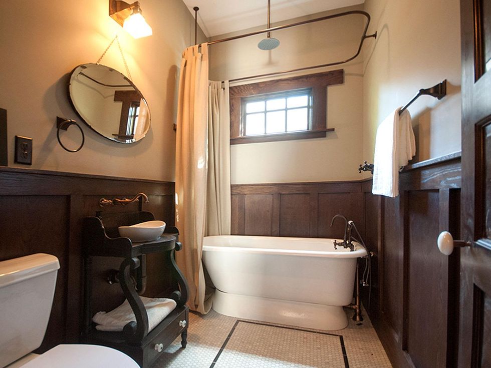 On the Market 512 Archer St. November 2014 bath