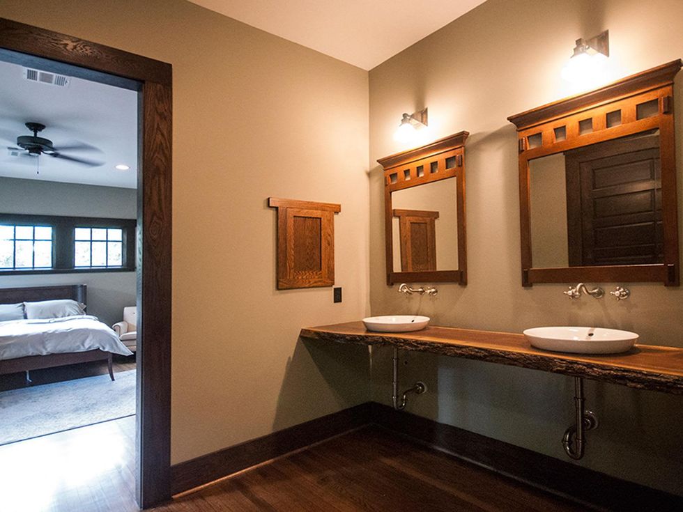 On the Market 512 Archer St. November 2014 Master Bath Sinks