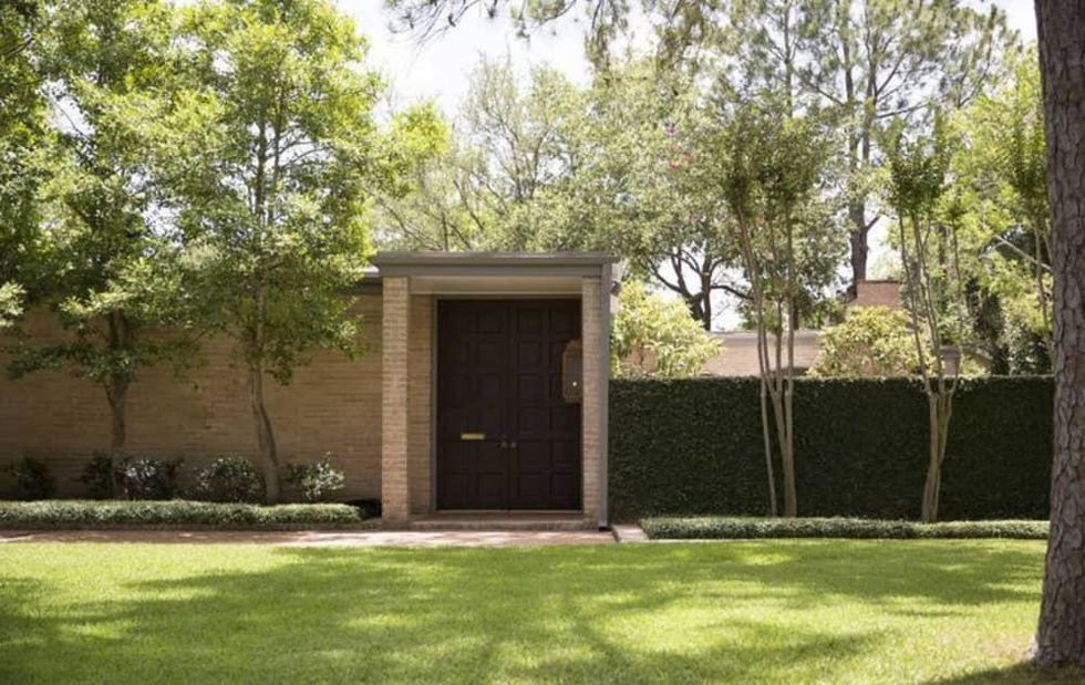 Sleek Midcentury modern Tanglewood home feels surprisingly uptodate