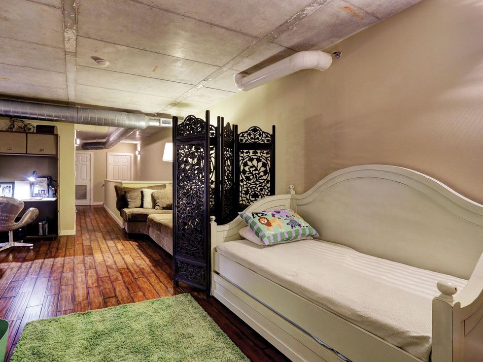 On the Market 6007 Memorial Drive Unit 501 February 2015 lounge area