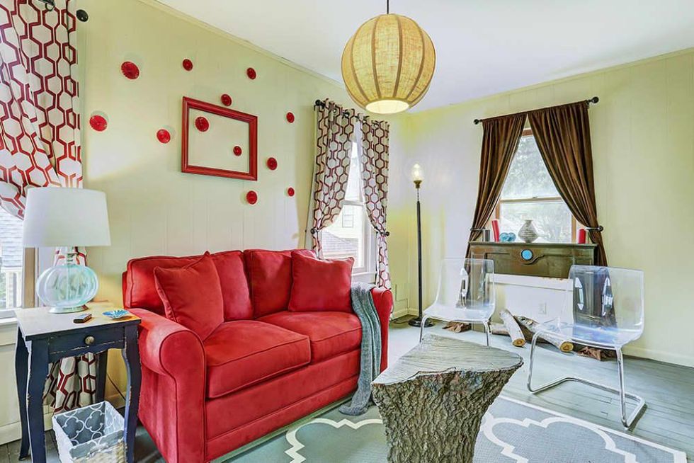 On the Market, 6635 Lindy, April 2016, guest house