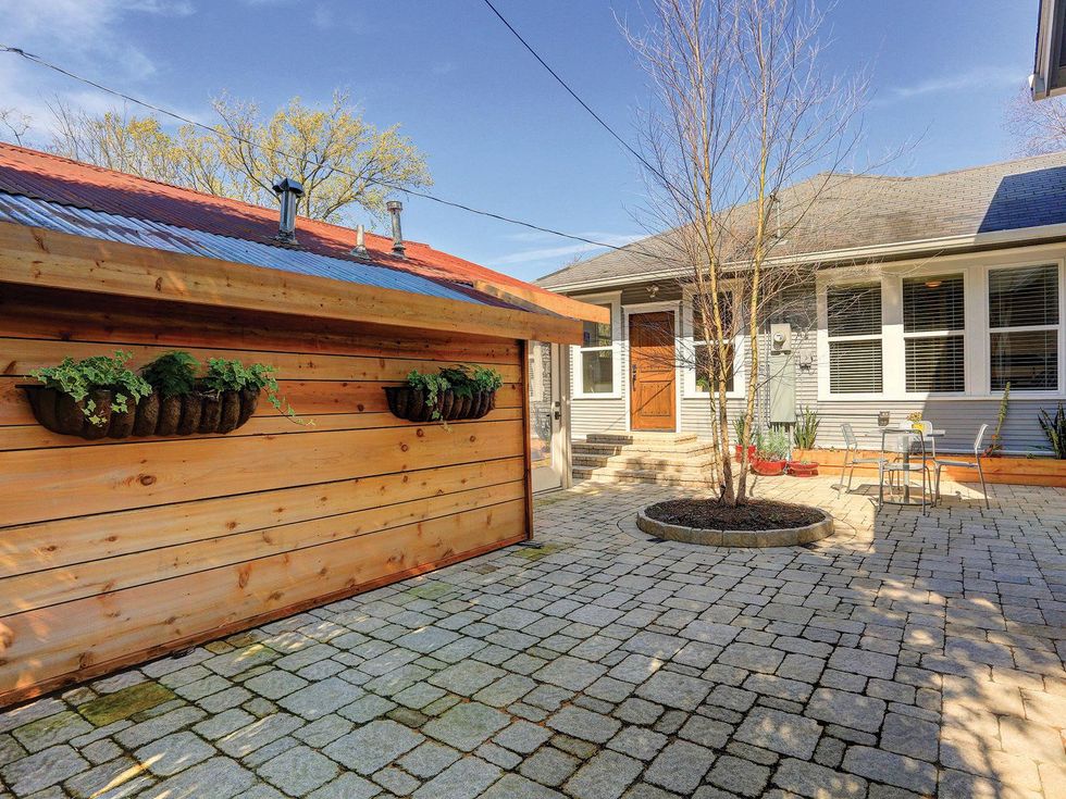 On the Market 922 Woodland St. back of house