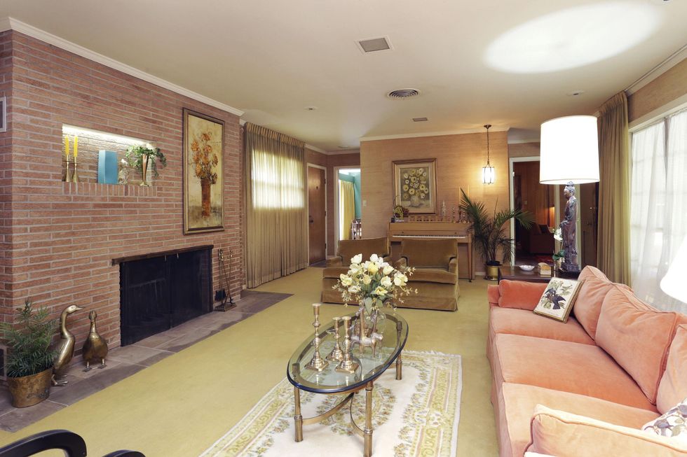 On the Market mid-mod ranch-style house in Brookshire 6th and Purdy streets September 2014