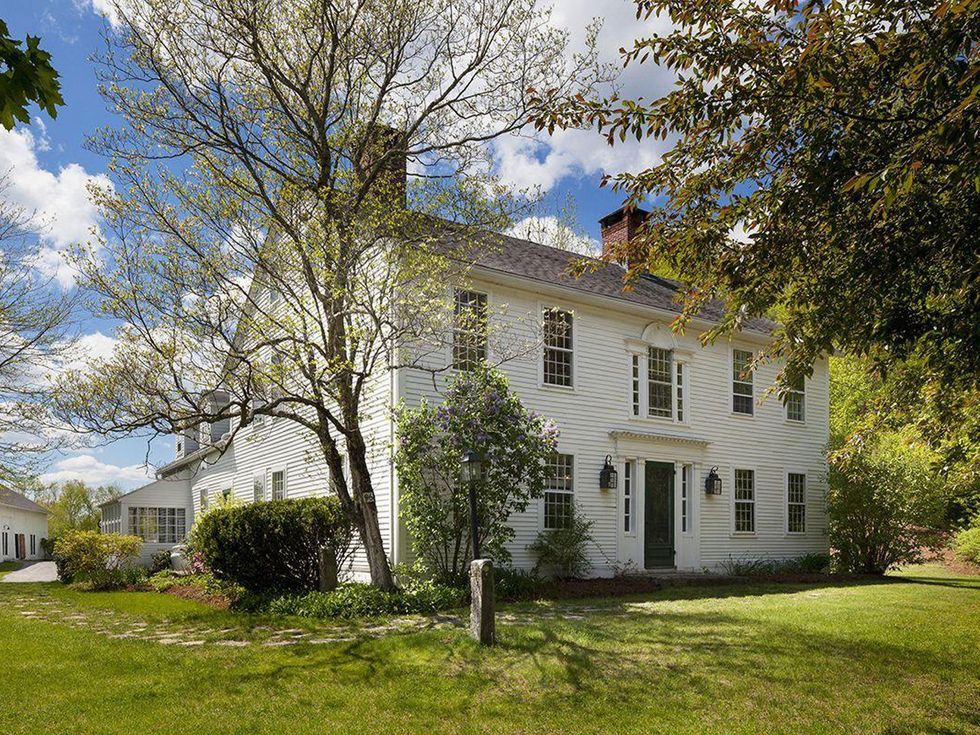 On the Market Renee Zellweger 1774 house in Connecticut September 2014 front exterior side view