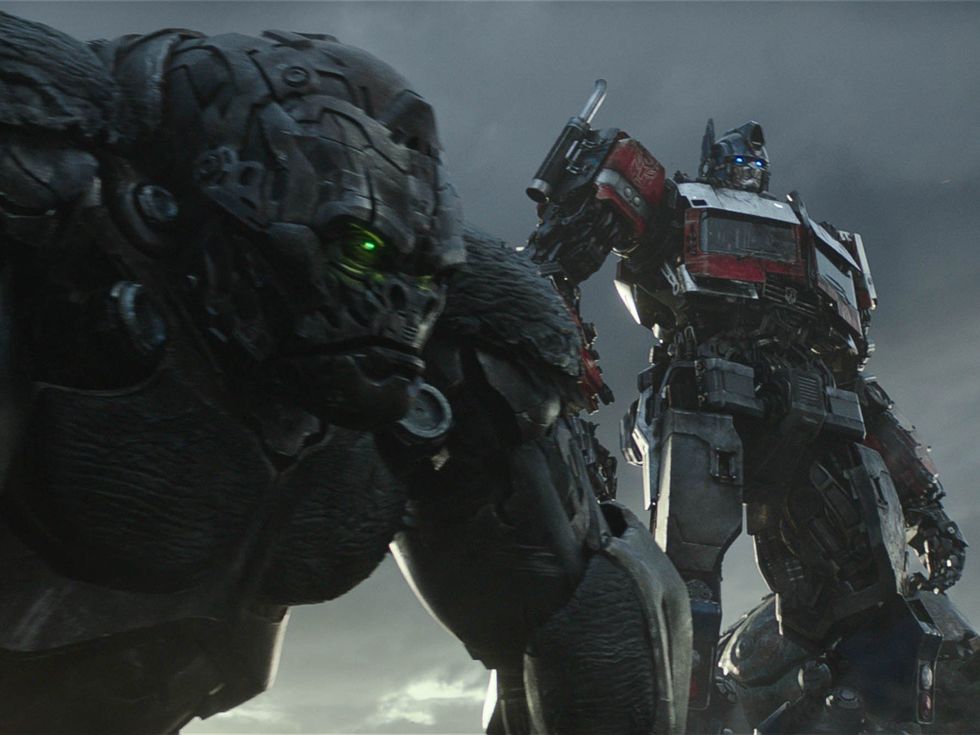 Optimus Primal (Ron Perlman) and Optimus Prime (Peter Cullen) in Transformers: Rise of the Beasts
