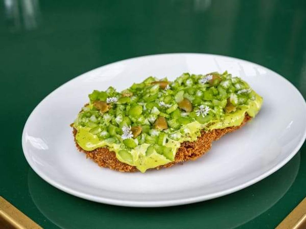 Ostia's pork chop uses panko breading as breading to have the same crispiness as\nJapanese Tonkatsu.