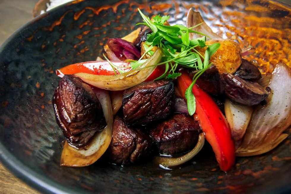 Pacha Nikkei lomo saltado