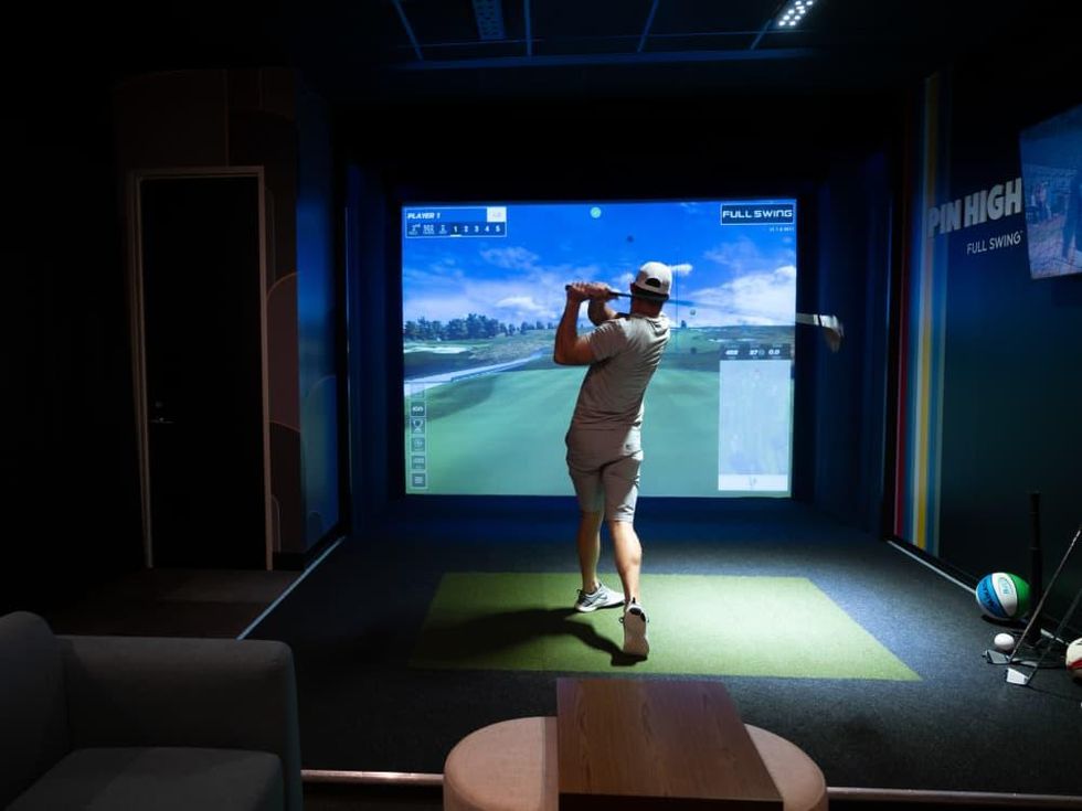 Palace Social golf simulator