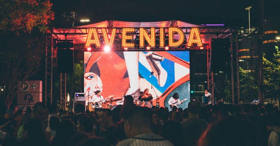 Party on the Plaza, Avenida Houston