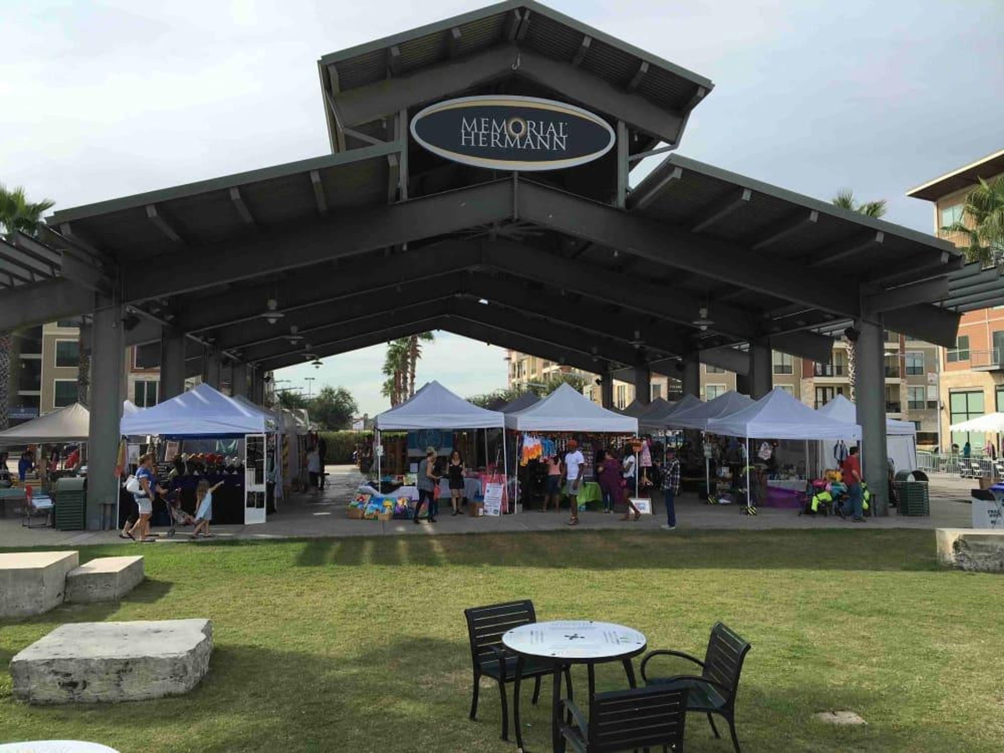 Pearland Convention & Visitors Bureau presents Pearland Art & Crafts on the Pavilion