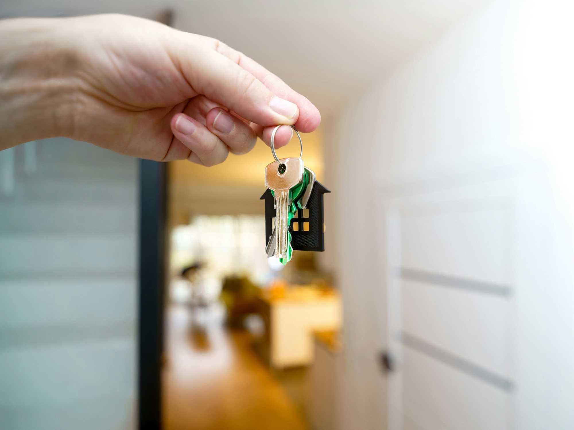 Person holding house keys