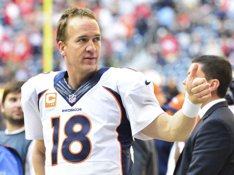 Peyton Manning thumbs up Texans