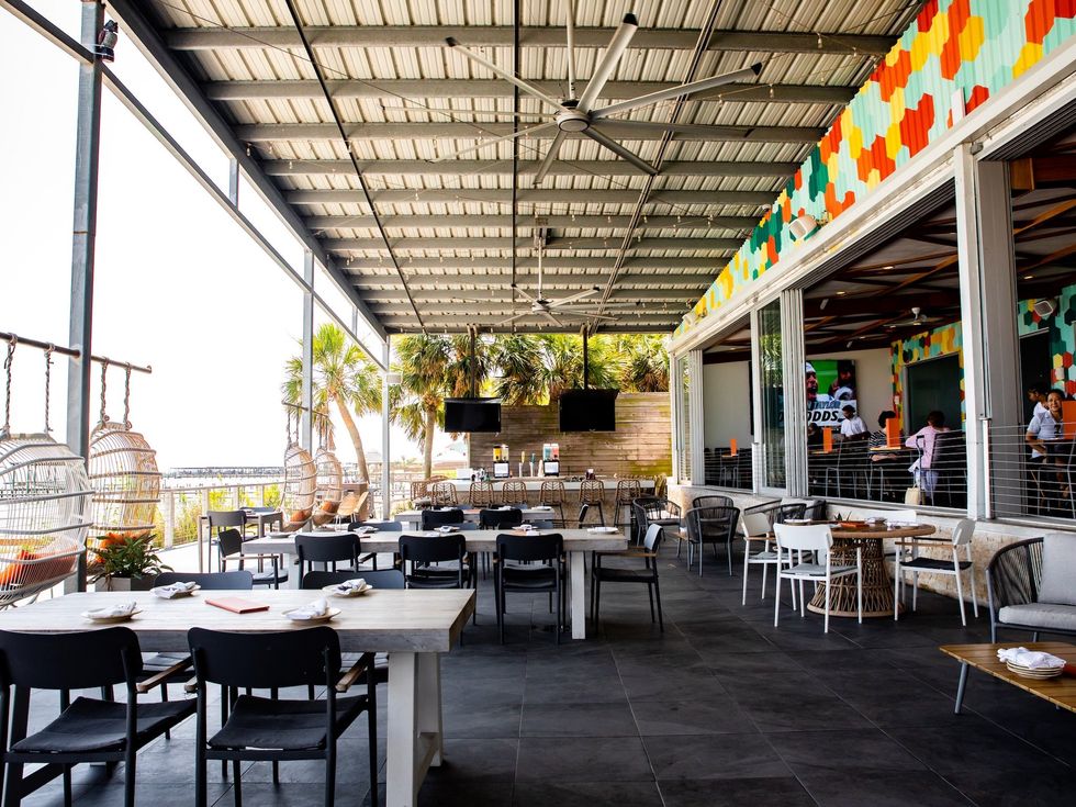 Pier 6 Seafood patio