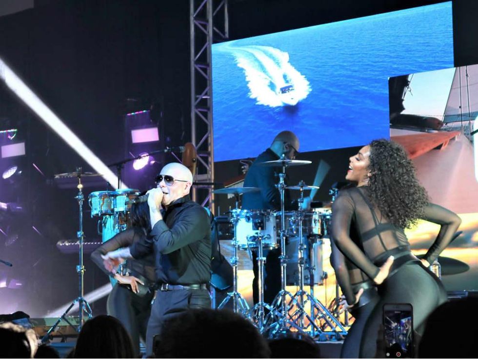 Pitbull and dancers