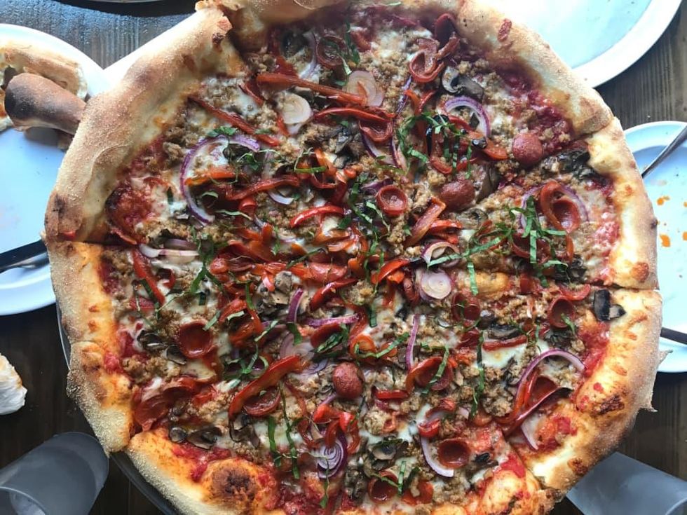 Pizaro's New York style pizza supreme