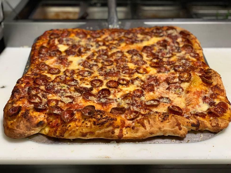 Pizza Zquare Rosa Grande pepperoni Finn Hall