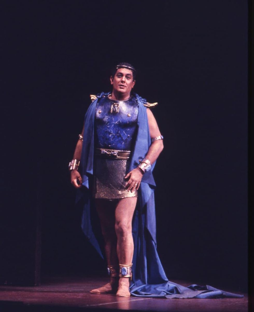 Pl\u00e1cido Domingo in HGO's Aida