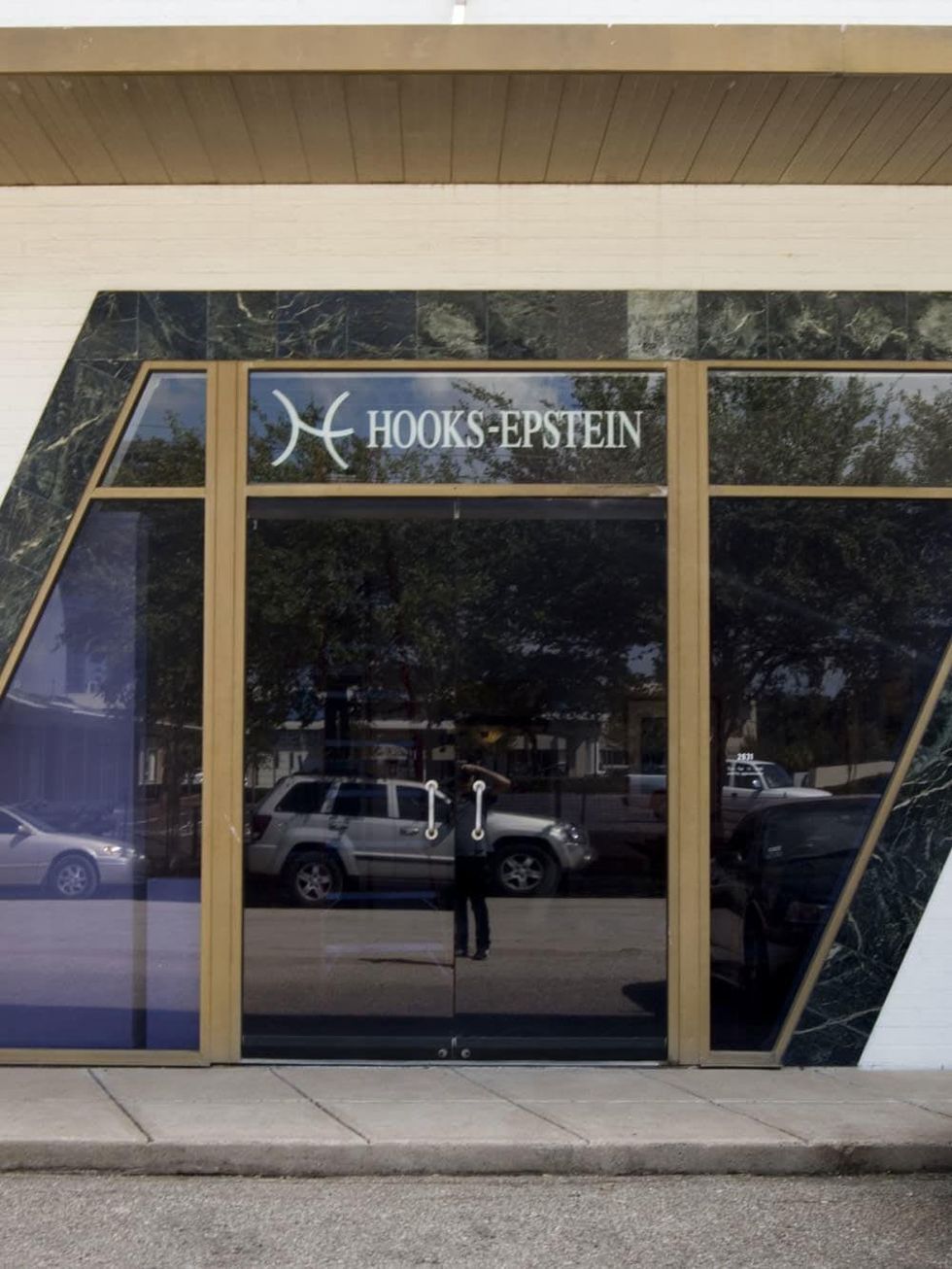 Places-A&E-Hooks-Epstein Galleries Inc.-exterior-1