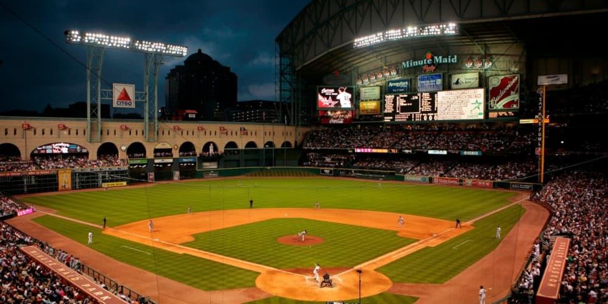 Look: Minute Maid Park outfield conditions unacceptable for baseball