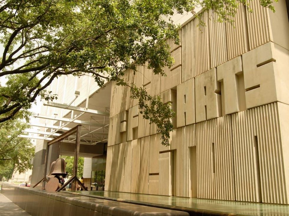 Places-A&E-Museum of Fine Arts, Houston-exterior-1