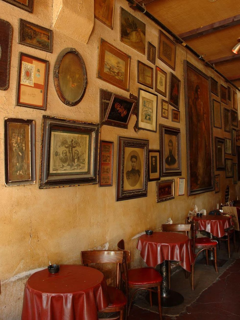 Places-Drinks-La Carafe-interior