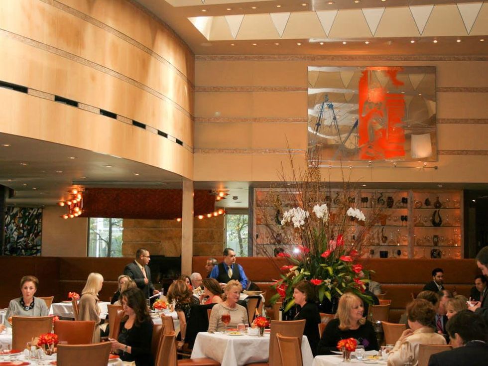 Places_Food_Tony's_interior