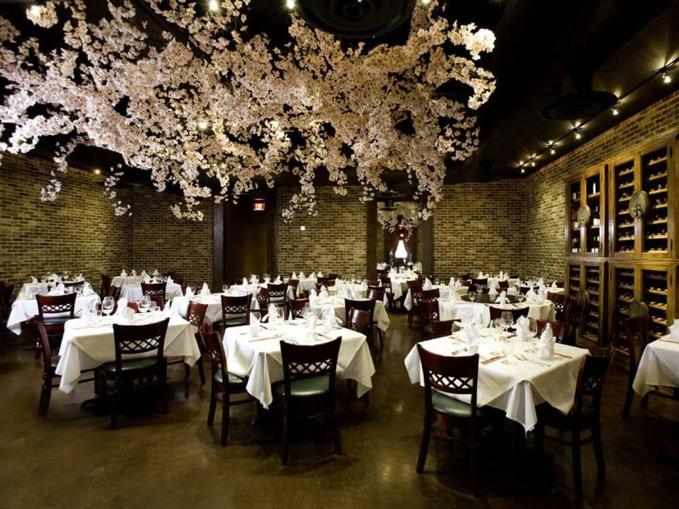 Places-Gigi's Asian Bistro-interior-1