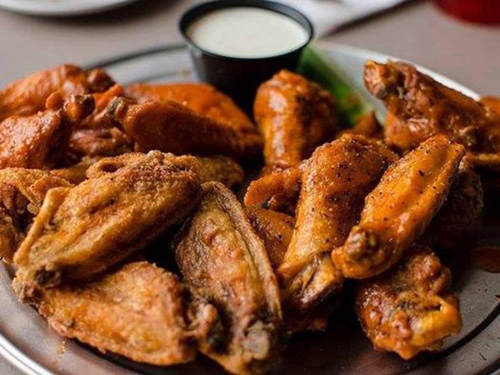 Pluckers Wing Bar fried chicken wings