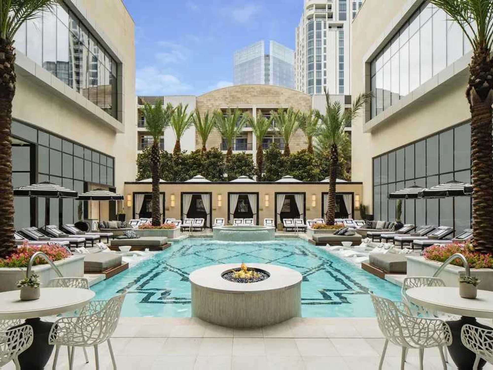 Post Oak Hotel pool