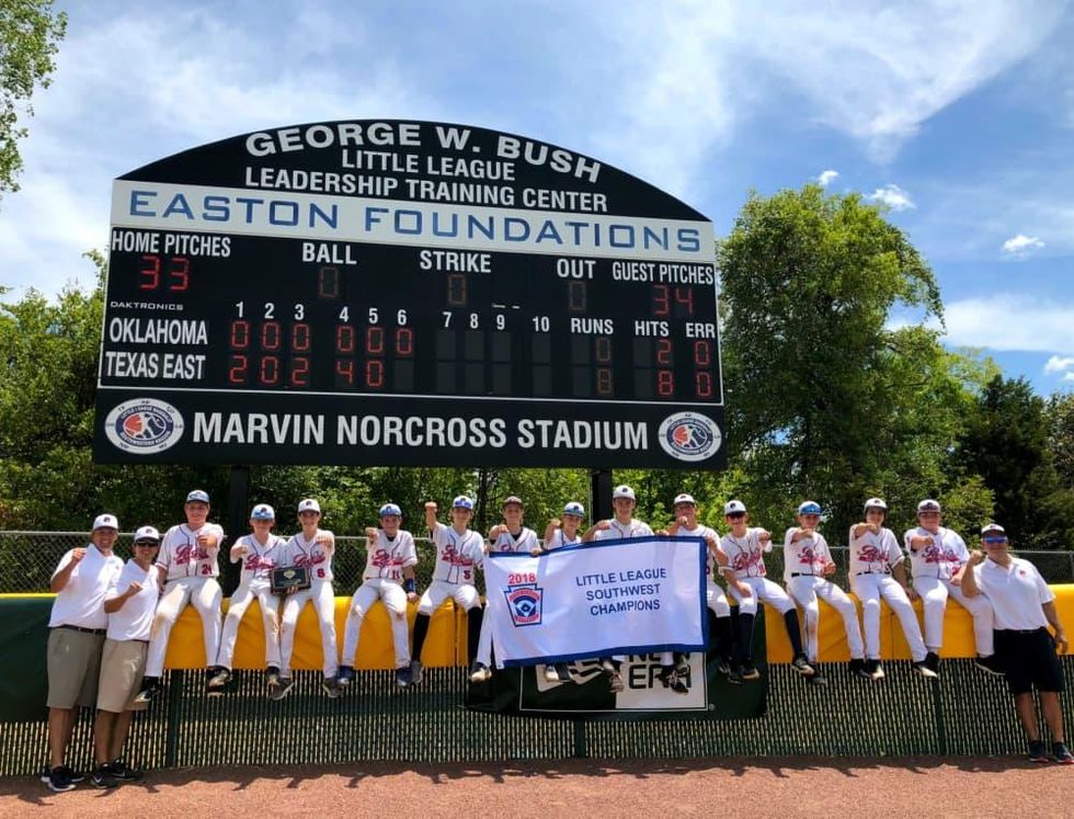 Post Oak Little League team Oklahoma winners field