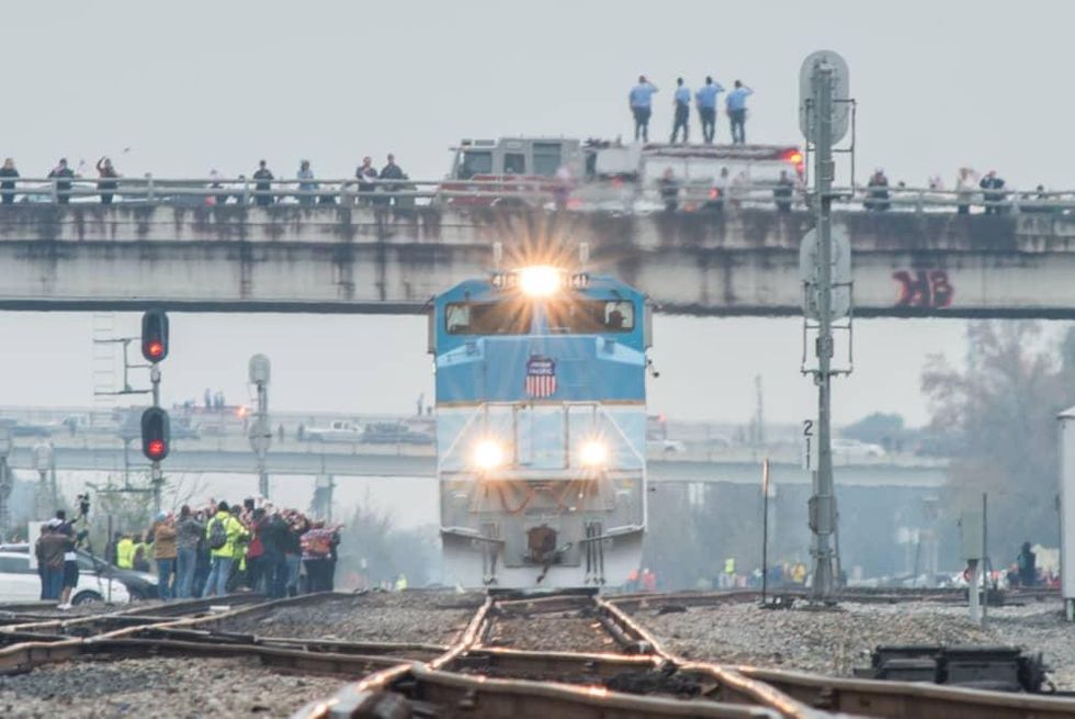 President Bush train 4141 procession Spring