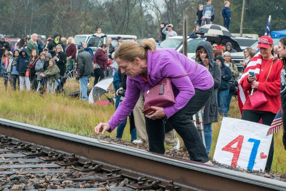 President Bush train 4141 procession Spring