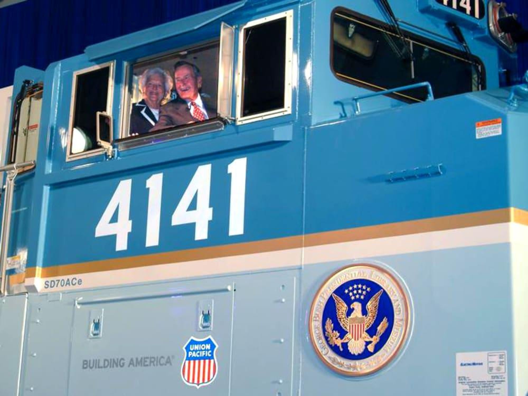 President George HW Bush Barbara Bush Train 4141 procession